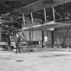 De%20Friederichshafen%20FF-33L%2C%20registratienummer%20V-3%20%281917-1918%29%20in%20de%20hangar%20van%20Marinevliegkamp%20Veere 