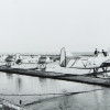 Marinevliegkamp%20Veere %20Aan%20het%20vlot%20liggen%20twee%20Fokker%20T-%20VIII-W%20torpedobommenwerpers%2C%20de%20R-4%20en%20R-4 %20Daar%20tussenin%20twee%20Fokker%20C-XIV-W%27s%2C%20de%20F-19%20en%20de%20F-2